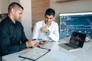 Read more about the article 18+ Smart Short-Term Financial Goals Every Family Should Set