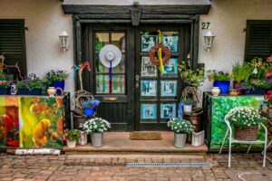 Read more about the article 21+ Affordable Ideas to Transform Your Front Porch on a Budget